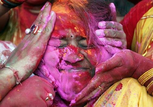 Sổ tay du lịch so tay du lich Sotaydulich Sotay Dulich Khampha Kham Pha Bui Le hoi Holi ruc ro sac mau o An Do