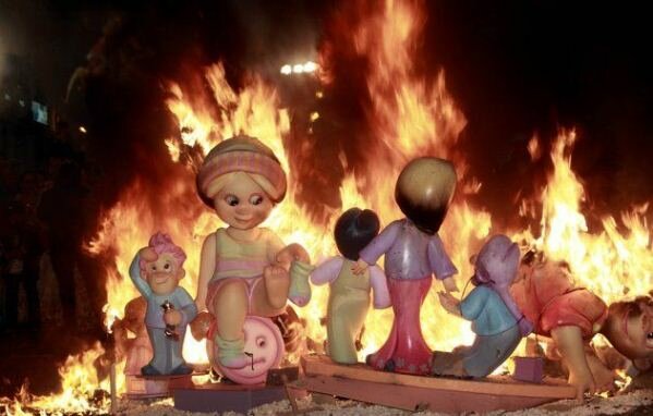 Sổ tay du lịch so tay du lich Sotaydulich Sotay Dulich Khampha Kham Pha Bui Las Fallas le hoi lua ruc ro tai Valencia