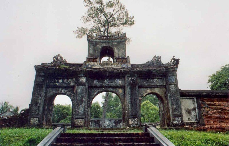 sổ tay du lịch_sổ tay_du lịch_so tay du lịch_sotay_dulich_so tay_ du lich_huế_điện voi ré_long châu miếu_hổ quyền_thăng trầm di tích_về với Huế thương