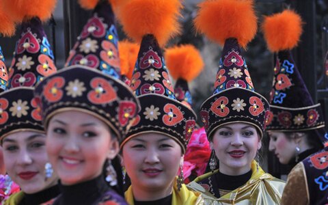 Sổ tay du lịch so tay du lich Sotaydulich Sotay Dulich Khampha Kham Pha Bui Nguoi Ba Tu tung bung don nam moi