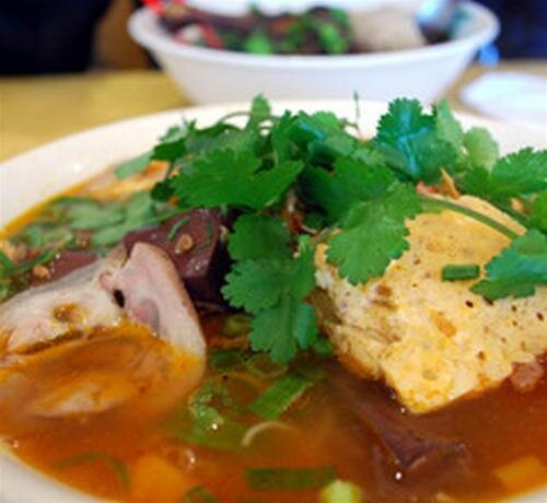 Sổ tay du lịch so tay du lich Sotaydulich Sotay Dulich Khampha Kham Pha Bui CNN vinh danh 10 mon an duong pho Ha Noi