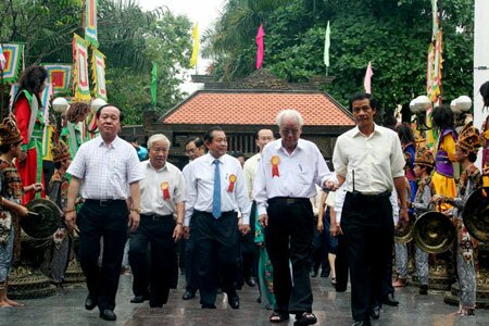 Sổ tay du lịch so tay du lich Sotaydulich Sotay Dulich Khampha Kham Pha Bui Nguoi dan TPHCM nao nuc ngay GIo To