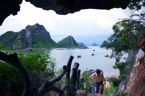 Sổ tay du lịch so tay du lich Sotaydulich Sotay Dulich Khampha Kham Pha Bui Van Hai linh tu diem du lich tam linh cua Van Don