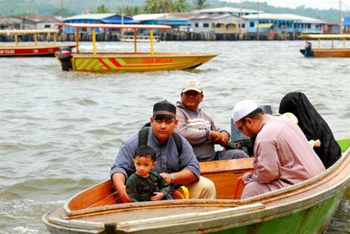 Sổ tay du lịch so tay du lich Sotaydulich Sotay Dulich Khampha Kham Pha Bui Kampong Ayer lang noi lon nhat the gioi o Brunei