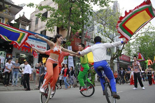  Sổ tay du lịch so tay du lich Sotaydulich Sotay Dulich Khampha Kham Pha Bui Vu dieu duong pho trong Festival Hue 2012