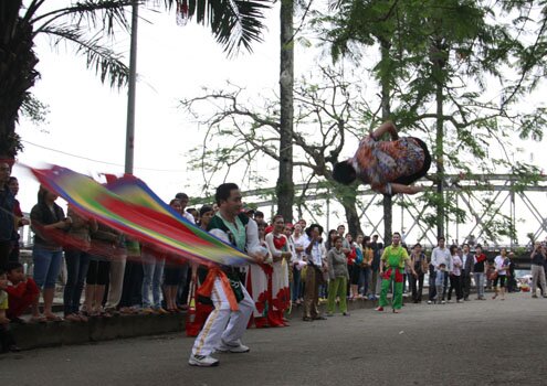  Sổ tay du lịch so tay du lich Sotaydulich Sotay Dulich Khampha Kham Pha Bui Vu dieu duong pho trong Festival Hue 2012