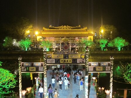  Sổ tay du lịch so tay du lich Sotaydulich Sotay Dulich Khampha Kham Pha Bui Tai hien khong gian Dem Hoang Cung trong Festival Hue 2012