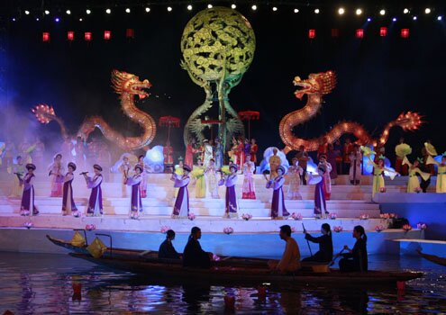 Sổ tay du lịch so tay du lich Sotaydulich Sotay Dulich Khampha Kham Pha Bui Thien ha thai binh ruc sang tren song Huong