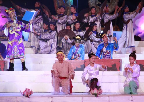 Sổ tay du lịch so tay du lich Sotaydulich Sotay Dulich Khampha Kham Pha Bui Thien ha thai binh ruc sang tren song Huong