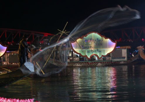 Sổ tay du lịch so tay du lich Sotaydulich Sotay Dulich Khampha Kham Pha Bui Thien ha thai binh ruc sang tren song Huong