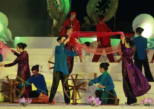 Sổ tay du lịch so tay du lich Sotaydulich Sotay Dulich Khampha Kham Pha Bui Thien ha thai binh ruc sang tren song Huong