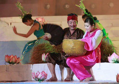 Sổ tay du lịch so tay du lich Sotaydulich Sotay Dulich Khampha Kham Pha Bui Thien ha thai binh ruc sang tren song Huong