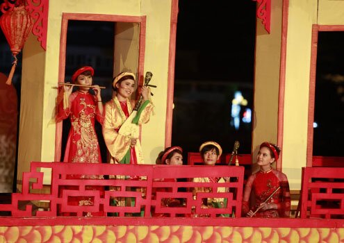 Sổ tay du lịch so tay du lich Sotaydulich Sotay Dulich Khampha Kham Pha Bui Thien ha thai binh ruc sang tren song Huong