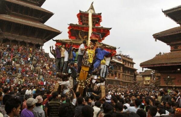 Sổ tay du lịch so tay du lich Sotaydulich Sotay Dulich Khampha Kham Pha Bui Bisket le hoi mung nam moi o Nepal