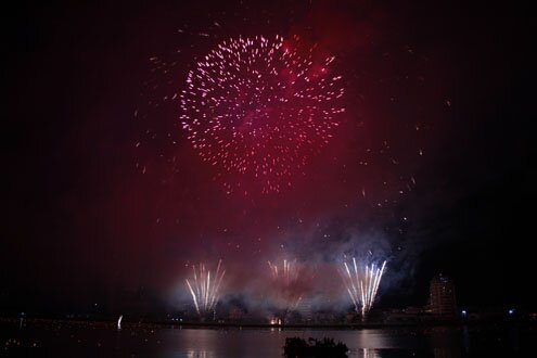 Sổ tay du lịch so tay du lich Sotaydulich Sotay Dulich Khampha Kham Pha Bui Phao hoa quoc te Da Nang 2012 lung linh huyen ao
