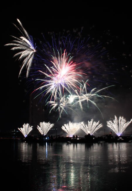 Sổ tay du lịch so tay du lich Sotaydulich Sotay Dulich Khampha Kham Pha Bui Doi Y vo dich cuoc thi phao hoa quoc te Da Nang 2012 