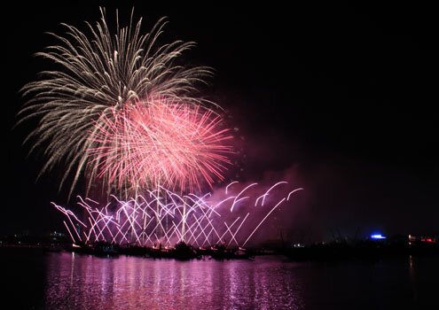 Sổ tay du lịch so tay du lich Sotaydulich Sotay Dulich Khampha Kham Pha Bui Doi Y vo dich cuoc thi phao hoa quoc te Da Nang 2012 