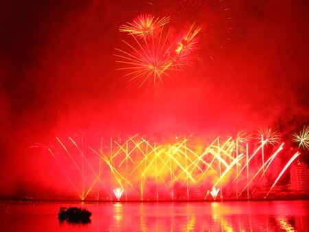 Sổ tay du lịch so tay du lich Sotaydulich Sotay Dulich Khampha Kham Pha Bui Ngoan muc phan trinh dien phao hoa toa sang dem Song Han