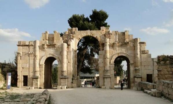 Sổ tay du lịch so tay du lich Sotaydulich Sotay Dulich Khampha Kham Pha Bui Jerash hai hoa ve dep dong Tay