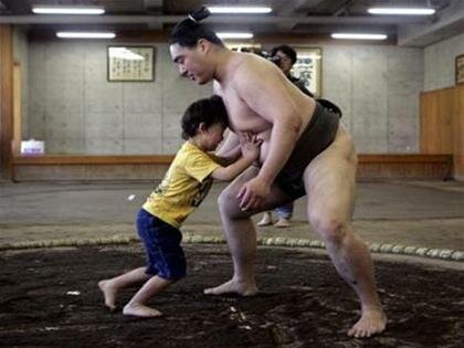 Sotaydulich Sotay Dulich Khampha Kham Pha Bui cuoc song ngoai san dau cua cac sumo nhat 