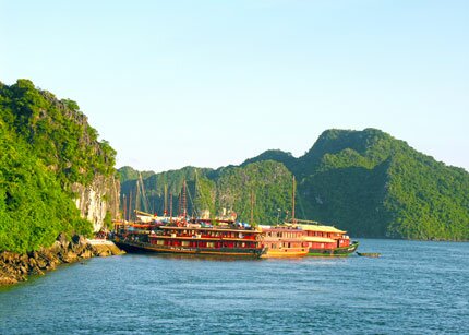 Sotaydulich Sotay Dulich Khampha Kham Pha Bui Vinh Ha Long duoc binh chon trong top 10 diem den noi tieng bang thuyen