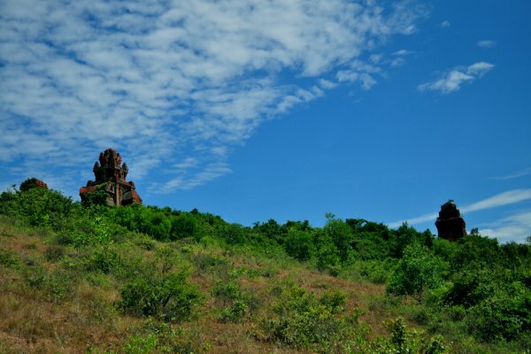 Sổ tay du lịch so tay du lich Sotaydulich Sotay Dulich Khampha Kham Pha Bui Doc dao thap banh it o Binh Dinh