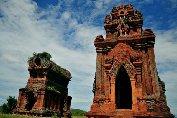 Sổ tay du lịch so tay du lich Sotaydulich Sotay Dulich Khampha Kham Pha Bui Doc dao thap banh it o Binh Dinh