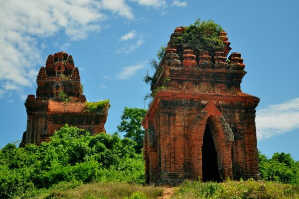 Sổ tay du lịch so tay du lich Sotaydulich Sotay Dulich Khampha Kham Pha Bui Doc dao thap banh it o Binh Dinh