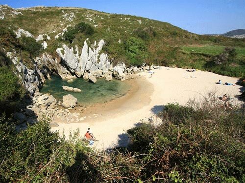 Sổ tay du lịch so tay du lich Sotaydulich Sotay Dulich Khampha Kham Pha Bui Playa de Gulpiyuri bai bien la nhat the gioi