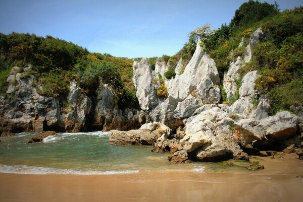 Sổ tay du lịch so tay du lich Sotaydulich Sotay Dulich Khampha Kham Pha Bui Playa de Gulpiyuri bai bien la nhat the gioi