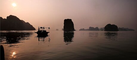 Sổ tay du lịch so tay du lich Sotaydulich Sotay Dulich Khampha Kham Pha Bui Binh minh hoang hon tren Vinh Ha Long