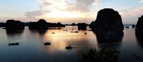 Sổ tay du lịch so tay du lich Sotaydulich Sotay Dulich Khampha Kham Pha Bui Binh minh hoang hon tren Vinh Ha Long