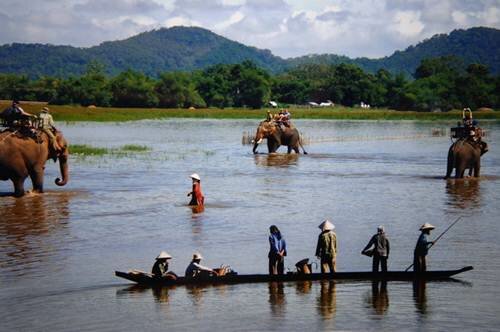 Sổ tay du lịch so tay du lich Sotaydulich Sotay Dulich Khampha Kham Pha Bui Mênh mang hồ Lak