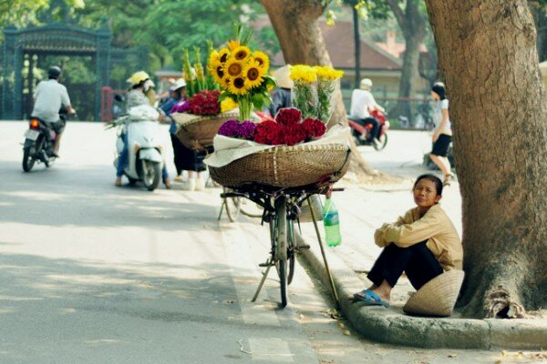 Sổ tay du lịch so tay du lich Sotaydulich Sotay Dulich Khampha Kham Pha Bui Hàng hoa bán rong nét duyên Hà Nội