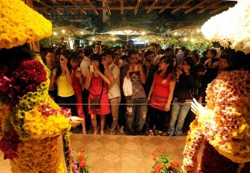 Sổ tay du lịch so tay du lich Sotaydulich Sotay Dulich Khampha Kham Pha Bui Tết Quý Tỵ 2013 kỷ niệm 10 năm đường hoa Nguyễn Huệ