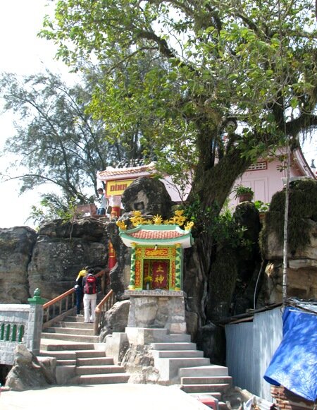 Sổ tay du lịch so tay du lich Sotaydulich Sotay Dulich Khampha Kham Pha Bui Độc đáo đồi đá Dinh Cậu trên Đảo ngọc Phú Quốc