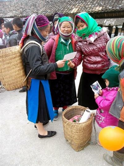 Sổ tay du lịch so tay du lich Sotaydulich Sotay Dulich Khampha Kham Pha Bui Phiên chợ niềm vui và nỗi nhớ