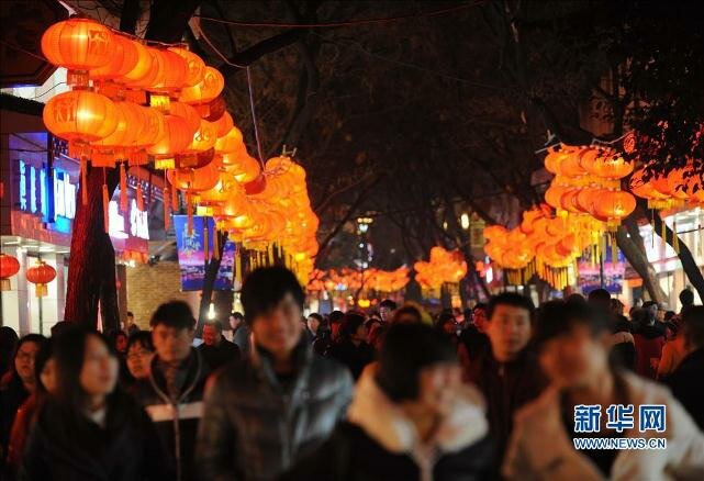 Sổ tay du lịch so tay du lich Sotaydulich Sotay Dulich Khampha Kham Pha Bui Lung linh đèn lồng bên sông Tần Hoài ở Nam Kinh