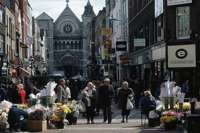 Sổ tay du lịch so tay du lich Sotaydulich Sotay Dulich Khampha Kham Pha Bui Dạo phố mua sắm Grafton Street và tham quan Trinity College