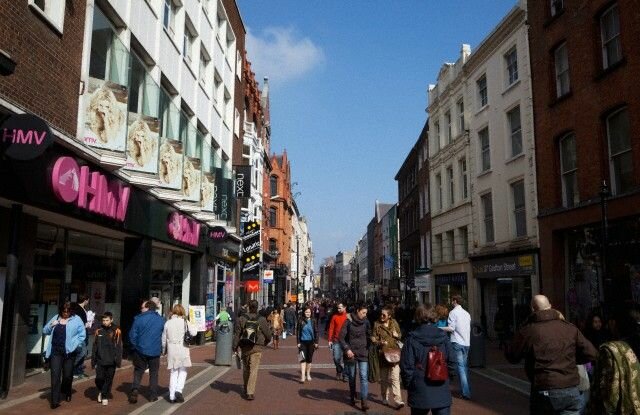 Sổ tay du lịch so tay du lich Sotaydulich Sotay Dulich Khampha Kham Pha Bui Dạo phố mua sắm Grafton Street và tham quan Trinity College