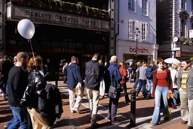 Sổ tay du lịch so tay du lich Sotaydulich Sotay Dulich Khampha Kham Pha Bui Dạo phố mua sắm Grafton Street và tham quan Trinity College