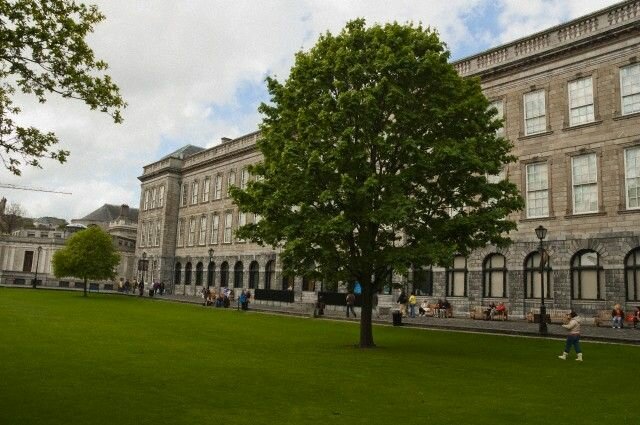 Sổ tay du lịch so tay du lich Sotaydulich Sotay Dulich Khampha Kham Pha Bui Dạo phố mua sắm Grafton Street và tham quan Trinity College