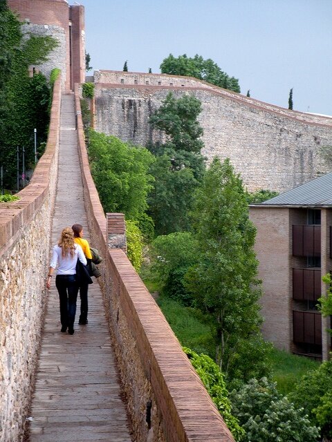 Sổ tay du lịch so tay du lich Sotaydulich Sotay Dulich Khampha Kham Pha Bui Khám phá lãnh thổ đông bắc Girona