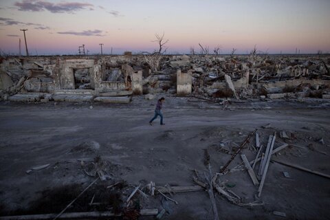 Sổ tay du lịch so tay du lich Sotaydulich Sotay Dulich Khampha Kham Pha Bui Thị trấn ma Epecuen hiện ra sau đại hồng thủy ở Argentina