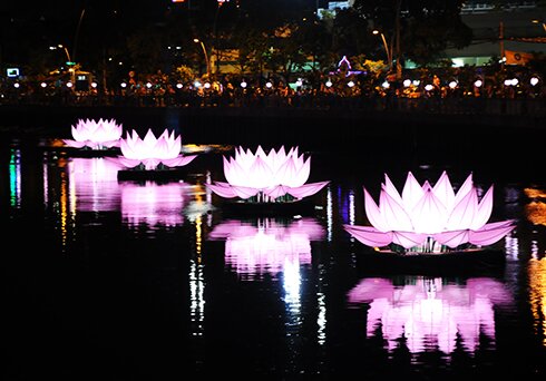 Sổ tay du lịch so tay du lich Sotaydulich Sotay Dulich Khampha Kham Pha Bui Đài sen khổng lồ trên kênh Nhiêu Lộc