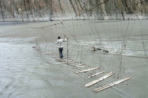 Sổ tay du lịch so tay du lich Sotaydulich Sotay Dulich Khampha Kham Pha Bui Cầu khỉ Việt Nam lọt top những cây cầu đáng sợ nhất