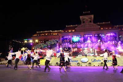 Sổ tay du lịch so tay du lich Sotaydulich Sotay Dulich Khampha Kham pha Bui Lễ hội đường phố Festival Biển 2013