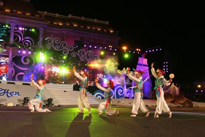 Sổ tay du lịch so tay du lich Sotaydulich Sotay Dulich Khampha Kham pha Bui Lễ hội đường phố Festival Biển 2013