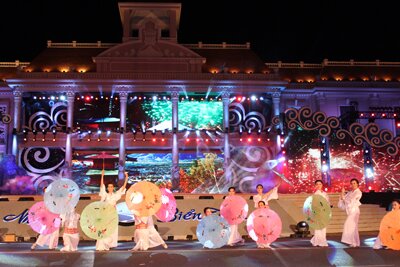 Sổ tay du lịch so tay du lich Sotaydulich Sotay Dulich Khampha Kham pha Bui Lễ hội đường phố Festival Biển 2013