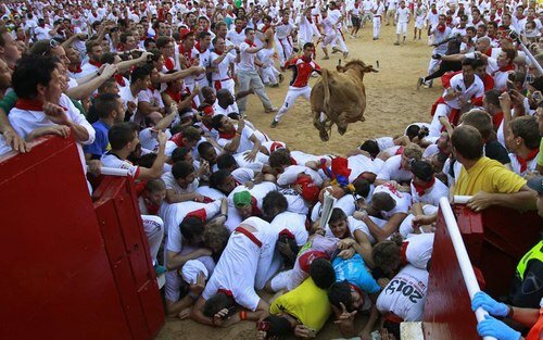 Sổ tay du lịch so tay du lich Sotaydulich Sotay Dulich Khampha Kham Pha Bui San Fermin Lễ hội bò rượt độc nhất tại Tây Ban Nha